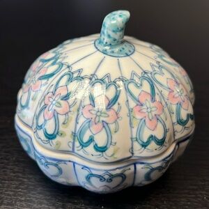 Vintage Floral Ceramic Trinket Box - Blue and Pink pumpkin